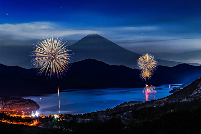 ashinoko_isseihanabi05.jpg