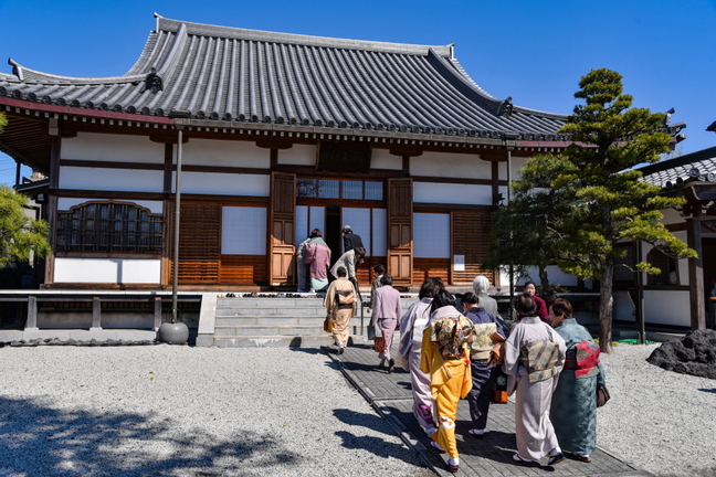 nyogakusai01.jpg