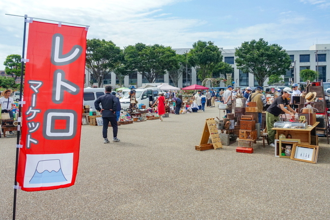 retromarket01.jpg
