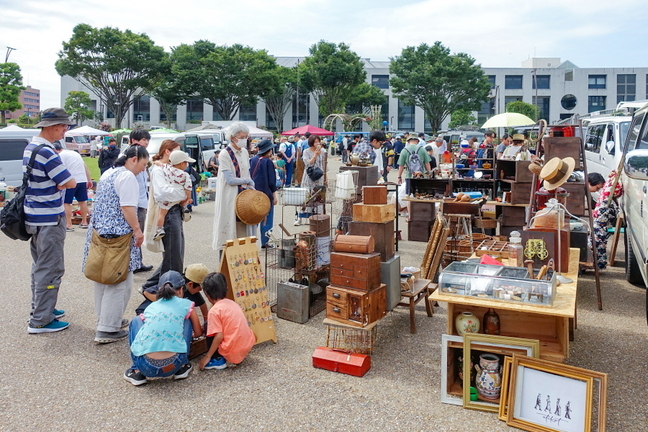 retromarket02.jpg