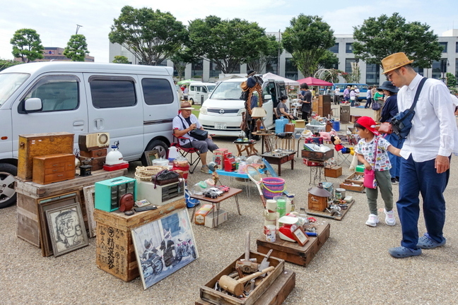 retromarket03.jpg